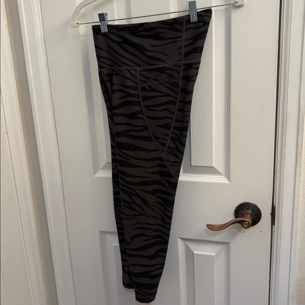 Old Navy Black and Gray Zebra Print Leggings - Picture 7 of 10